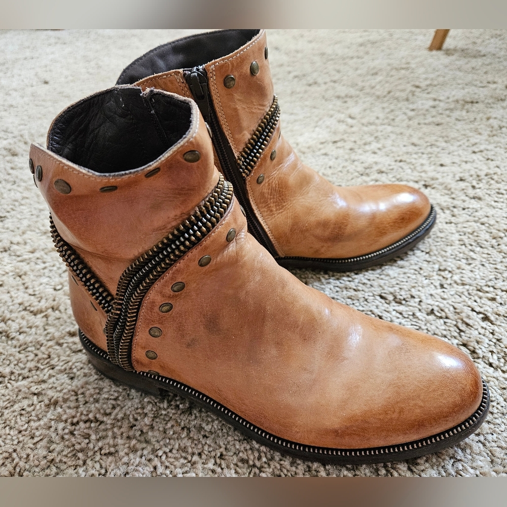 BED|STU "Arancia" Cobbler Series Tan Ankle Boots with Zipper Detail